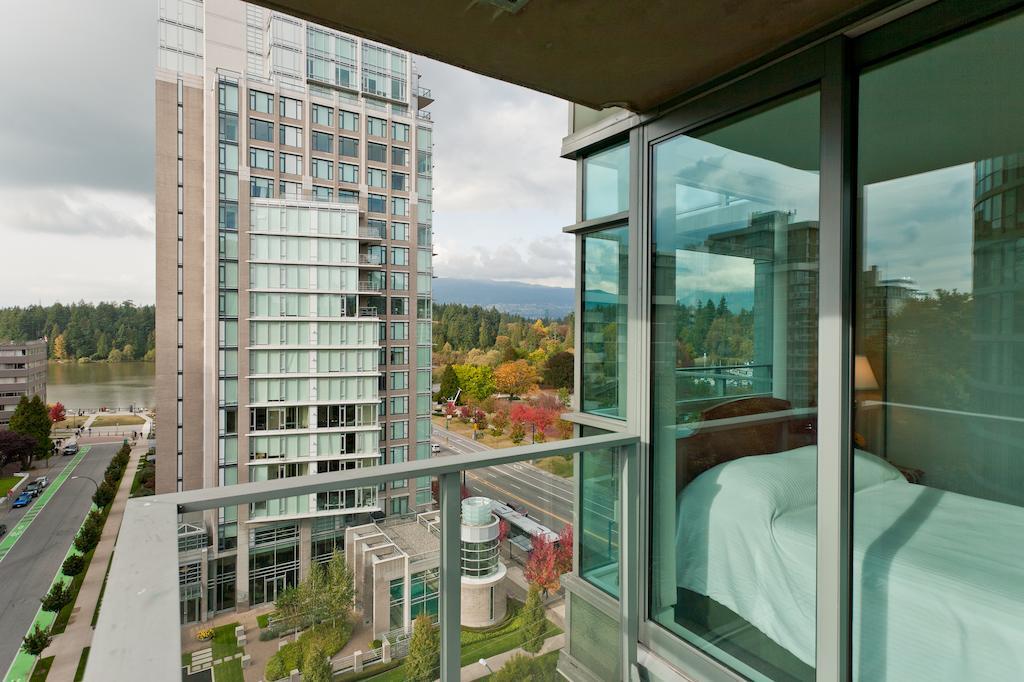 Lord Stanley Suites On The Park Vancouver Exterior photo